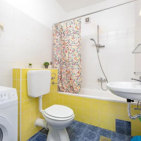 Apartman Leona *